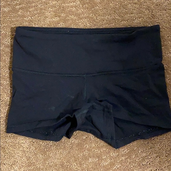 Lululemon tight-fitting black shorts - Picture 2 of 4